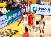 九游娱乐官网-国际篮球盛事激战正酣，球迷狂热助威的简单介绍