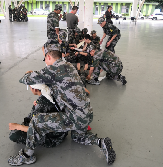 包含精英战场比拼激烈，实力比对尽展的词条