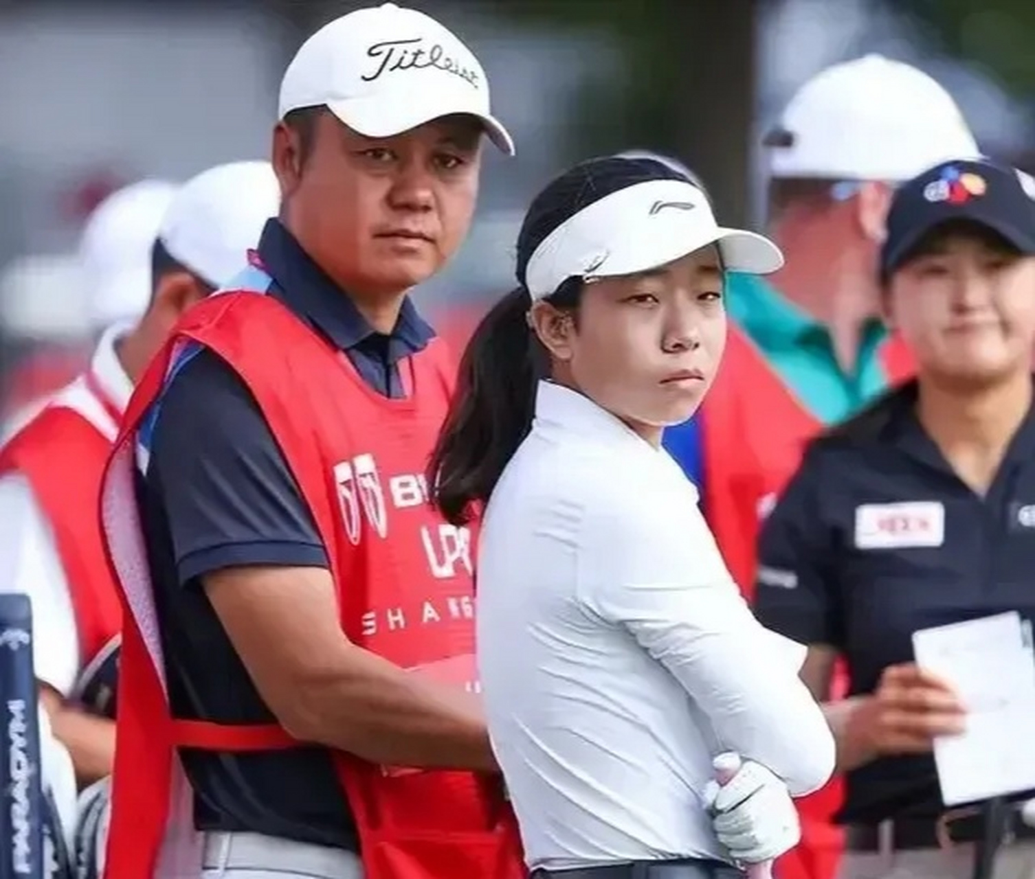 高尔夫球员勇夺冠军，小组出线积极的简单介绍