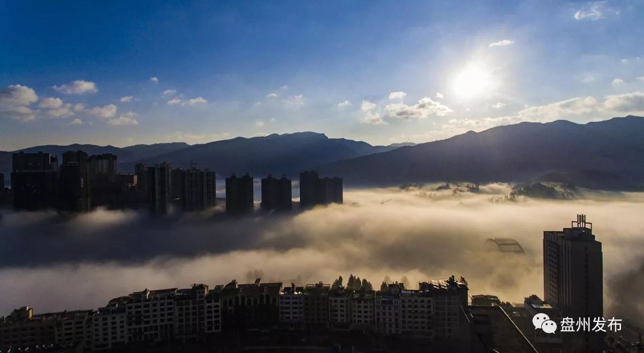 包含高手云集宏伟赛事，篮球场上风起云涌，掀起巨浪的词条