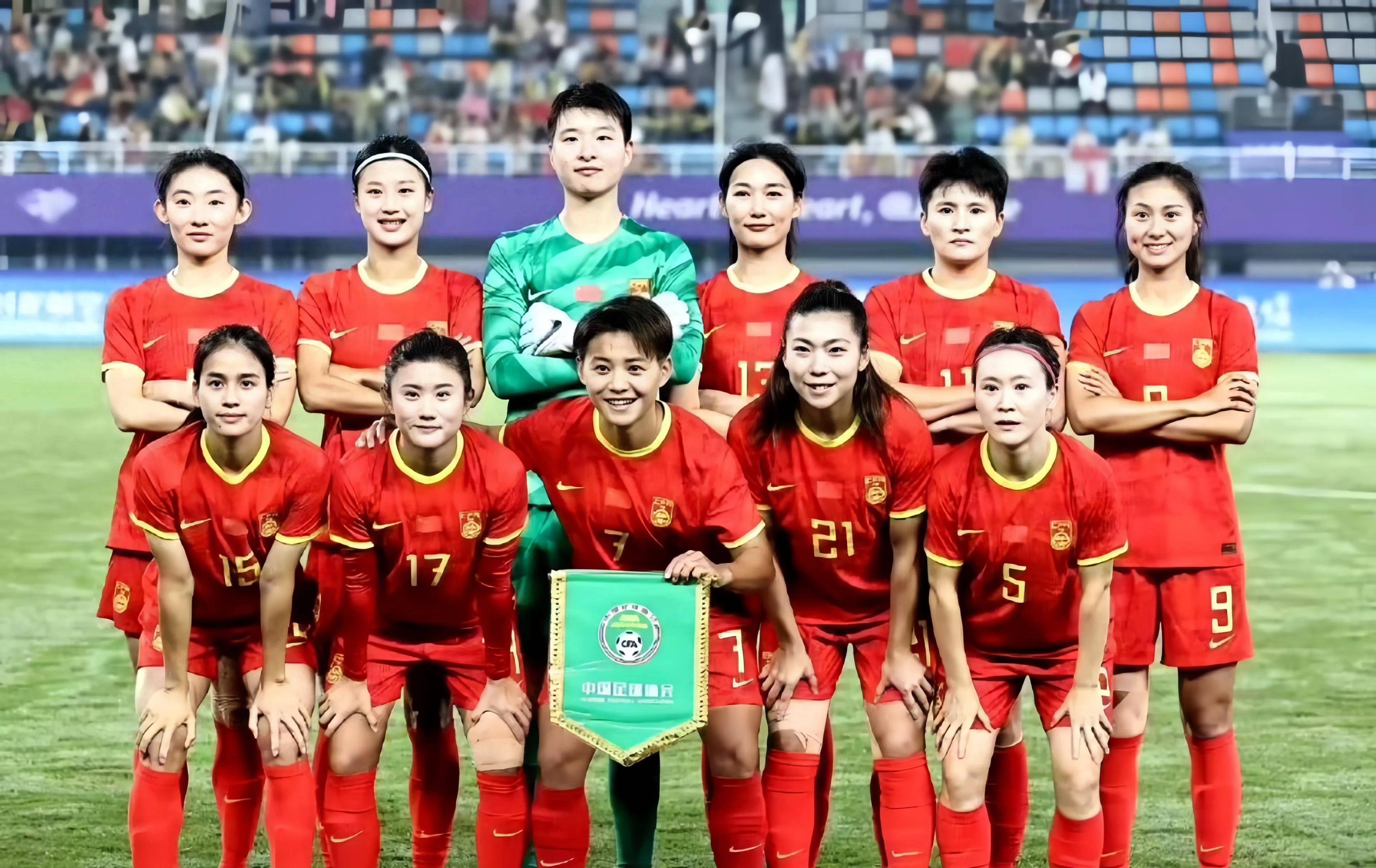 关于国际女足赛事精彩持续，球员斗志昂扬的信息